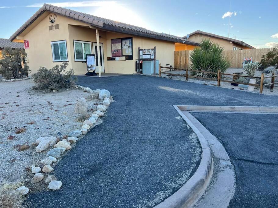 Joshua Tree National Park - Cozy Palms Getaway Daire Twentynine Palms Dış mekan fotoğraf
